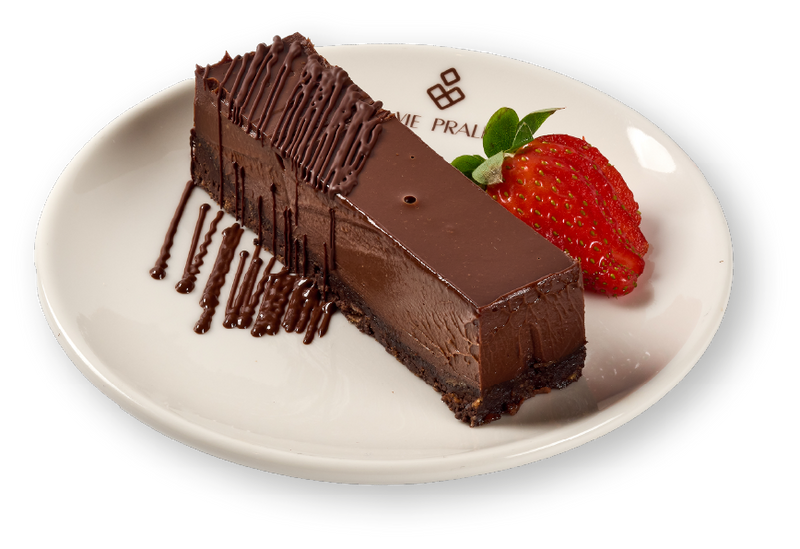 Gateau Chocolat — tabakta çikolatalı brownie dilimi ve çilek