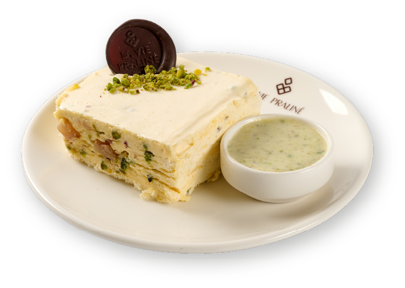 Chataigne Du Fromage — tabakta kestaneli beyaz çikolatalı dilim, antep fıstığı serpilmiş