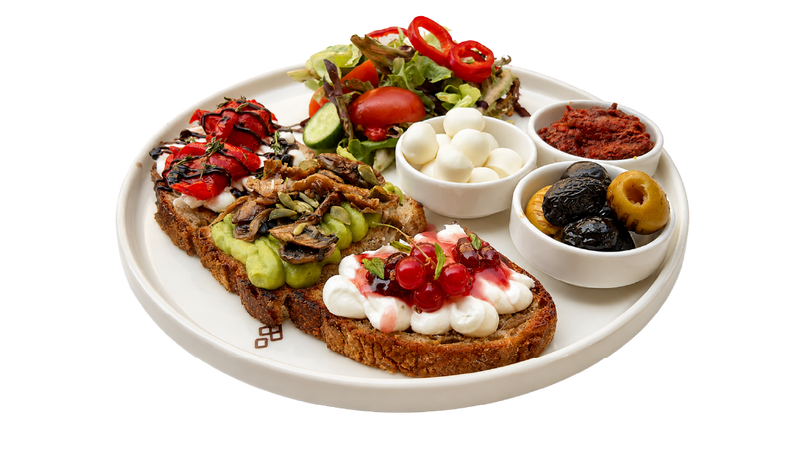 Le Trio Matinal — tabakta üç parça ekşi mayalı ekmek, farklı soslarla